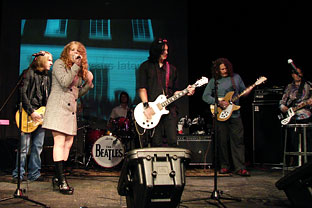 Live Performance - ...To The Stage (Photo)